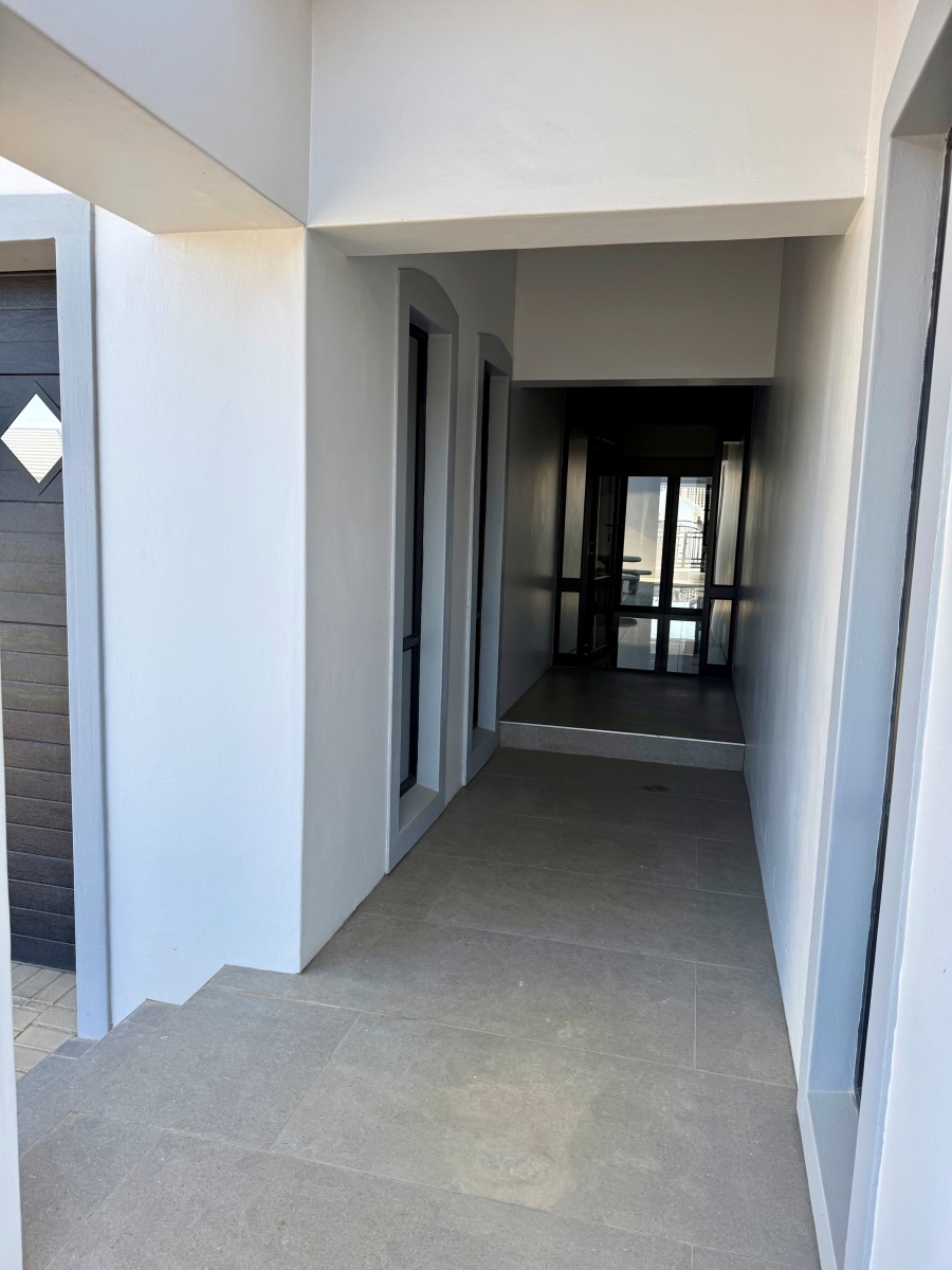 5 Bedroom Property for Sale in Tafelzicht Western Cape